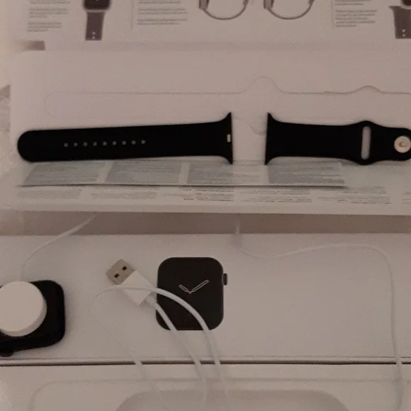 Brand new Apple Watch, Series 6 - Picture 5 of 8